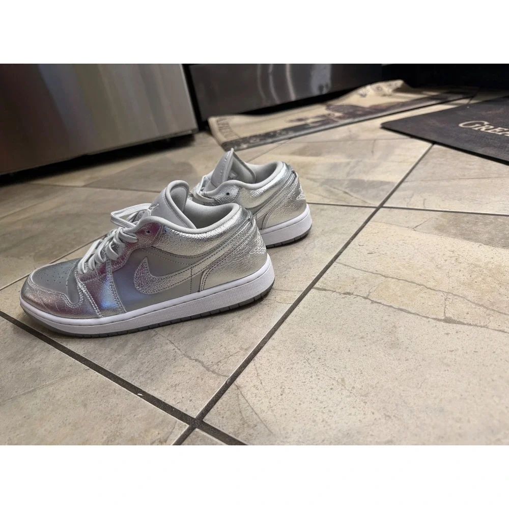 Nike Air Jordan 1 Low Chrome Metallic Silver FN5030-001 Mens 10.5